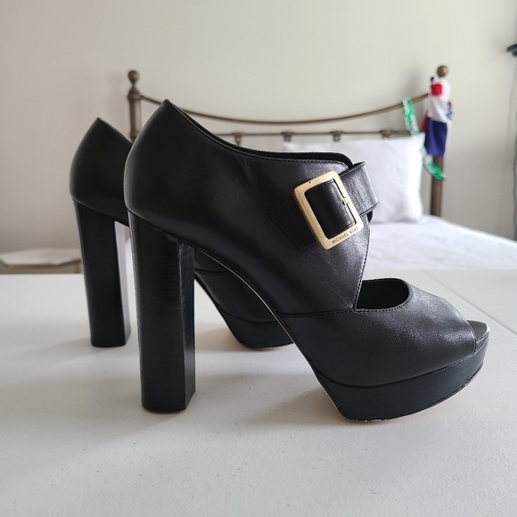 MICHAEL Michael Kors Elena - Picture 1 of 4